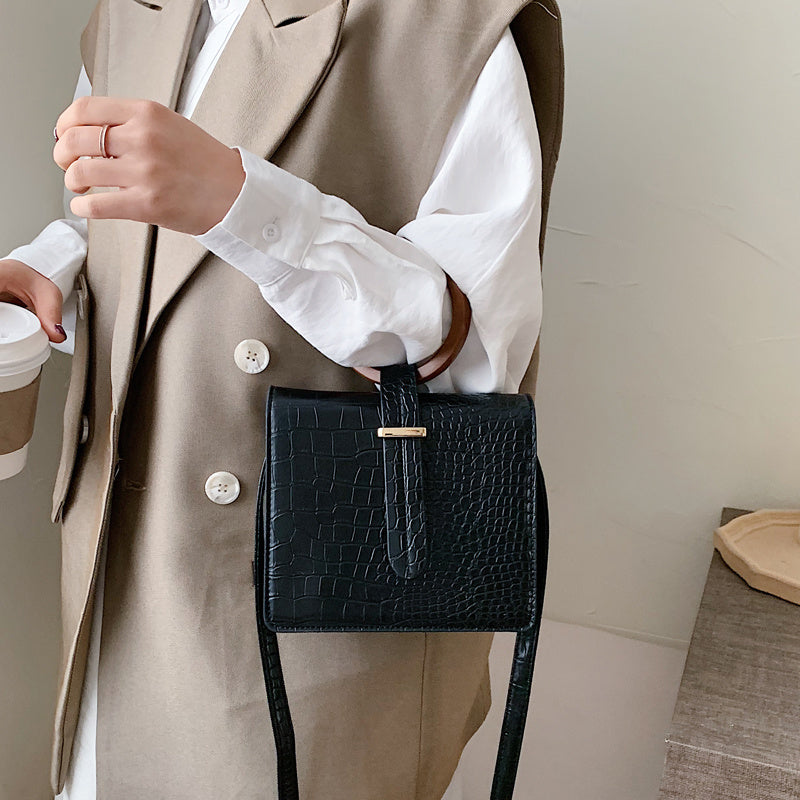 Women's retro Hong Kong style messenger bag