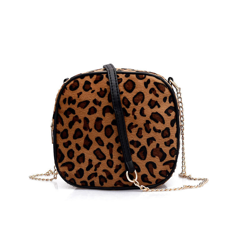 Versatile leopard print shoulder bag