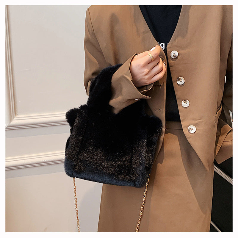 Winter Women's Fashion Large Capacity Plush Hand-carrying Bag