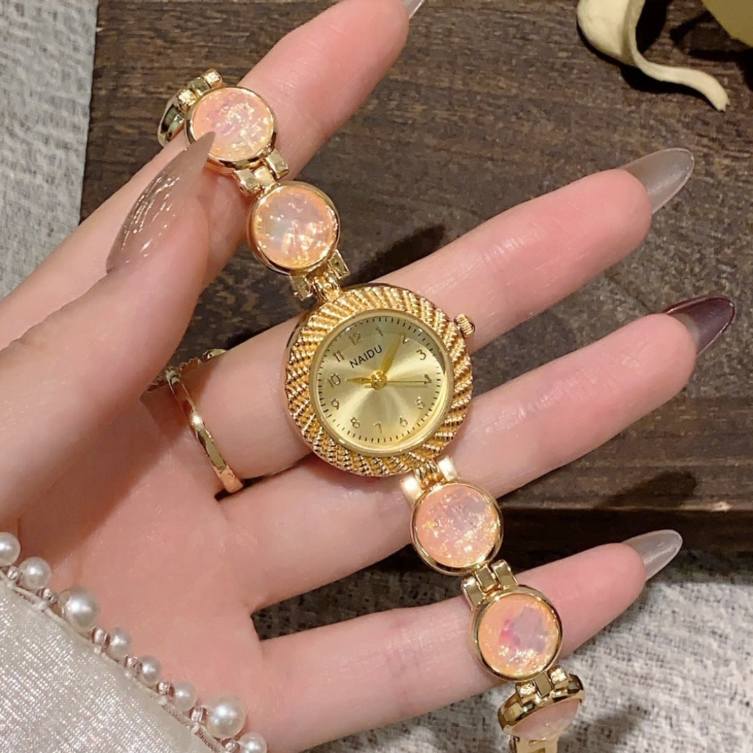 Women's Quartz Watch With Elegant Design