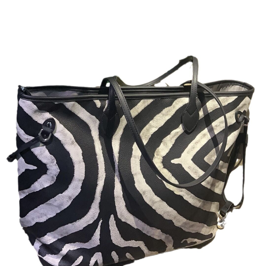 Retro Underarm Niche Shoulder Messenger Bag