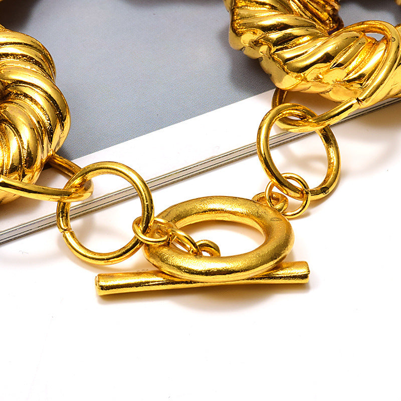 European And American Style Fashion Gold Bracelet Twist Metal