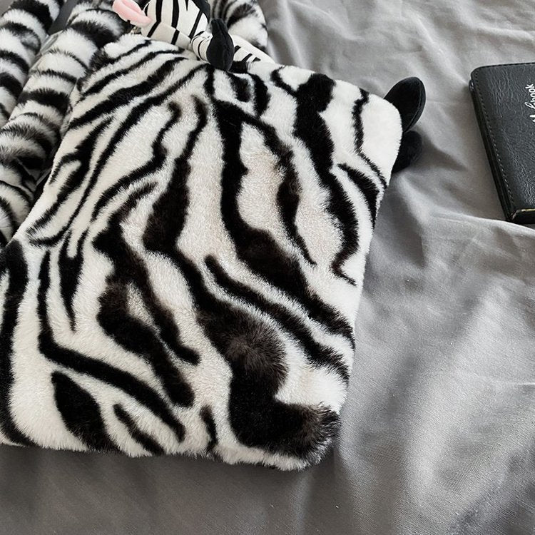 Design plush pouch