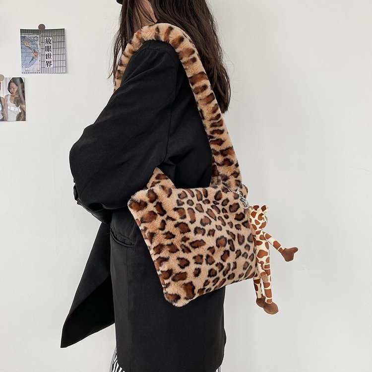Design plush pouch