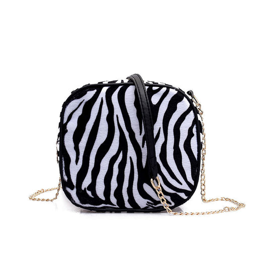 Versatile leopard print shoulder bag